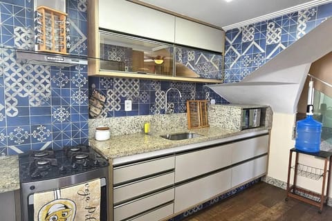 Kitchen or kitchenette, oven, pet friendly, stove
