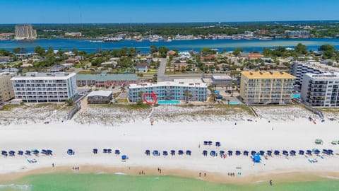 Aqua Villa #105 Beachside 2 bedroom condo Apartment in Okaloosa Island