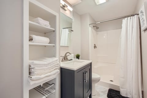 Shower, Bathroom, towels