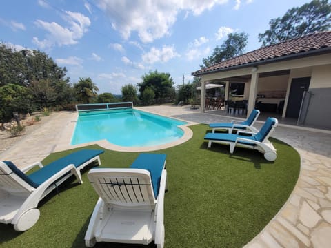 Garden, Pool view, Swimming pool, sunbed