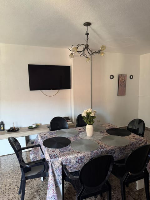Communal lounge/ TV room, Dining area