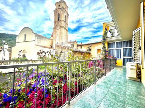 Property building, View (from property/room), Balcony/Terrace