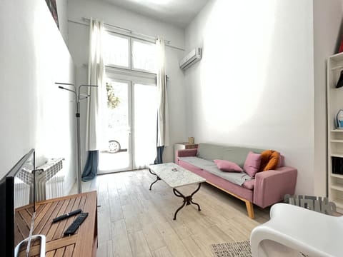 Living room, air conditioner