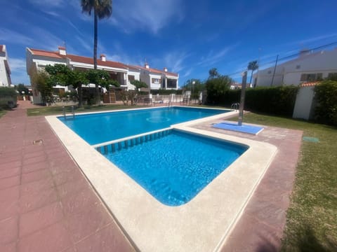 Day, Swimming pool