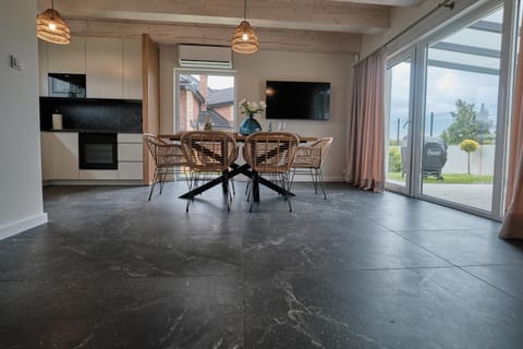 TV and multimedia, Evening entertainment