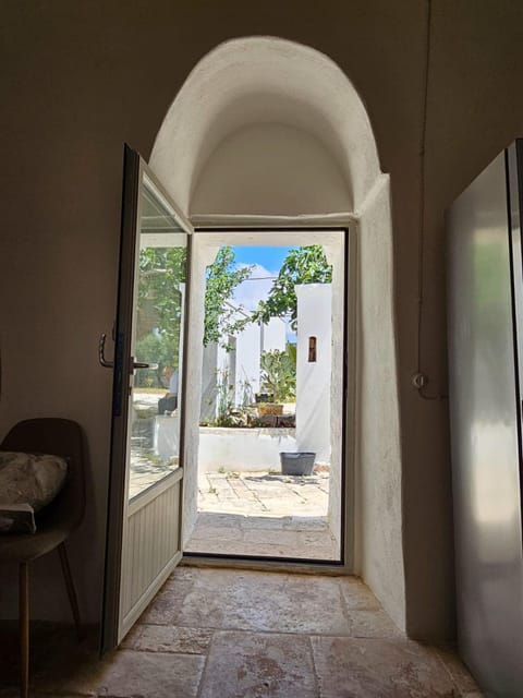 Patio, Facade/entrance, Day