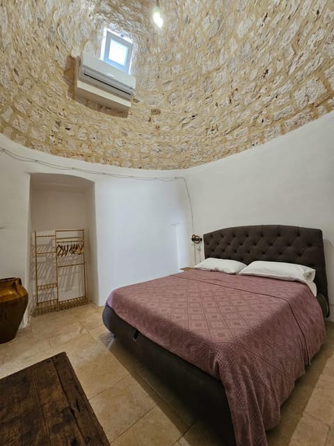 Bed, Photo of the whole room, Bedroom, air conditioner