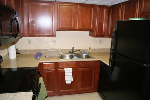 GALLEON BAY 208 BAYFRONT WITH Boat slip Pool Hot tub Apartment in South Padre Island