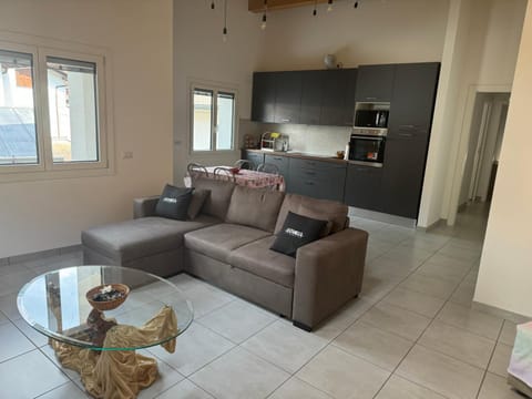 Coffee/tea facilities, Kitchen or kitchenette, Living room, Seating area, Dining area, pet friendly