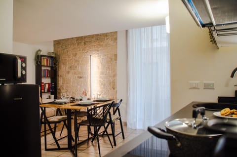 Kitchen or kitchenette, Dining area, Breakfast, stove, toaster, kitchen