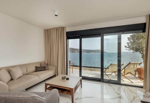 Savina Beachfront Oasis Apartment in Kotor Municipality