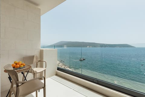 Savina Beachfront Oasis Apartment in Kotor Municipality