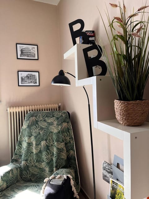 Communal lounge/ TV room, Massage, Seating area