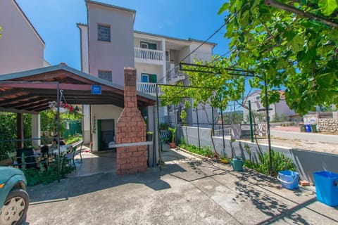 Property building, Facade/entrance, BBQ facilities