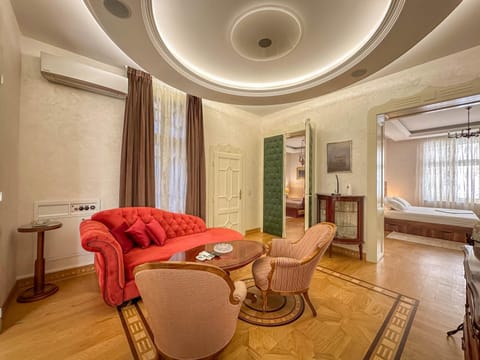 Living room, Seating area