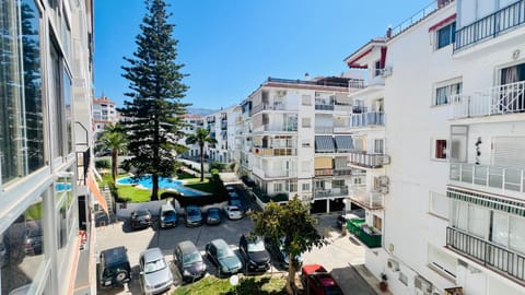 Property building, Pool view, Street view, Swimming pool, Location