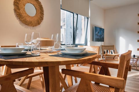 Living room, Dining area