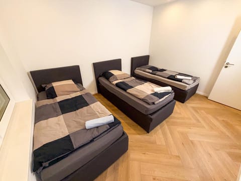 Bed, Living room, Photo of the whole room, Bedroom, towels