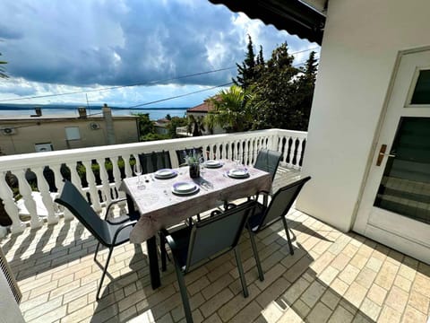 Property building, Summer, Garden, Balcony/Terrace