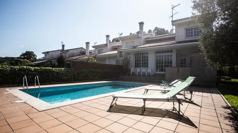 Pool view, Swimming pool, sunbed