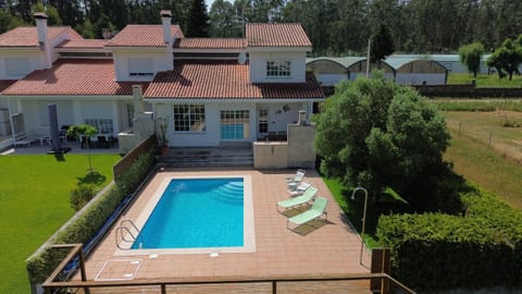 Casa con piscina a orilla del Rio Miño House in Viana do Castelo District, Portugal