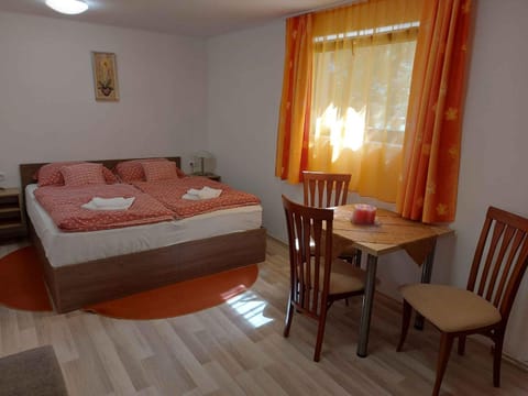 Summer, Bedroom