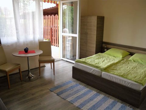 Summer, Bedroom