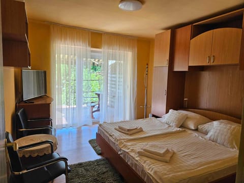 Summer, Bedroom