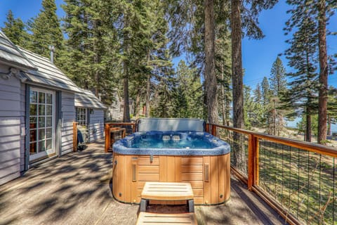 Reflections Lakeview Cabin - Private Beach Access, Hot Tub & Buoy! Cabin in Tahoe Vista