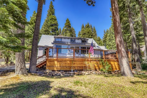 Reflections Lakeview Cabin - Private Beach Access, Hot Tub & Buoy! Cabin in Tahoe Vista