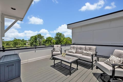 Tenor - Private Rooftop - 8 mins to Broadway House in Berry Hill