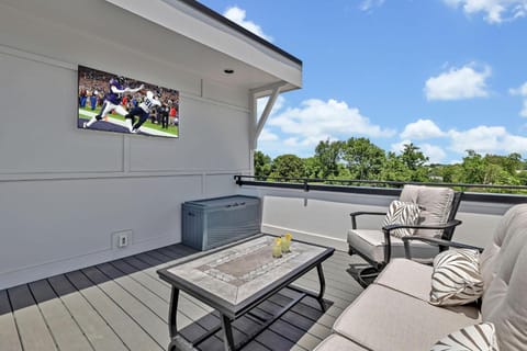 Double Treble - 2 Townhomes - Private Rooftops House in Berry Hill