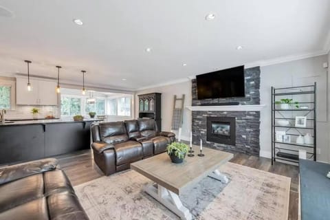 Communal lounge/ TV room, TV and multimedia, Living room, Evening entertainment