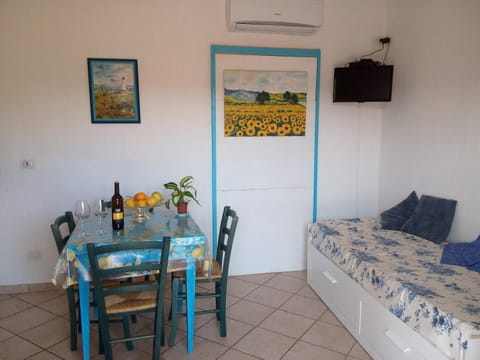 Kitchen or kitchenette, Living room, Dining area, Bedroom