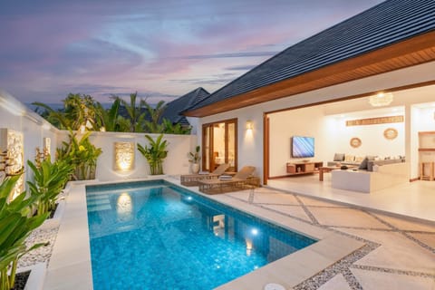 Swimming pool, Swimming pool