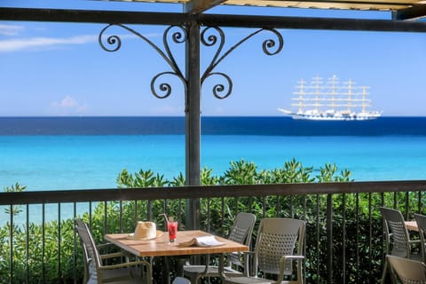 Patio, Restaurant/places to eat, Day, Natural landscape, View (from property/room), Balcony/Terrace, Dining area, Sea view