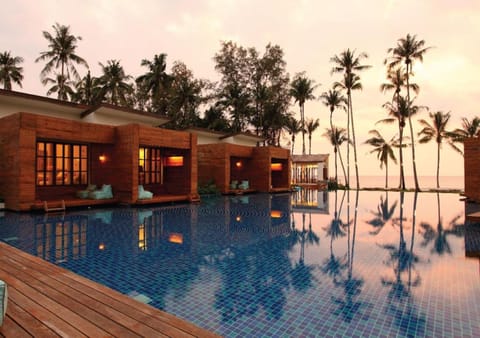 Property building, Natural landscape, Pool view, Swimming pool, Sunset