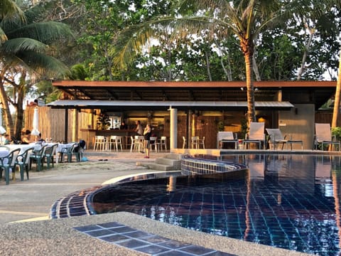 Restaurant/places to eat, Food and drinks, Beach, Area and facilities, Swimming pool, Swimming pool