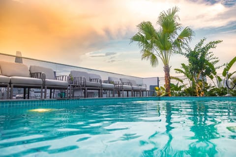 Day, Natural landscape, Pool view, Swimming pool, Swimming pool, sunbed