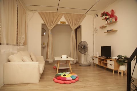 Restaurant/places to eat, Communal lounge/ TV room