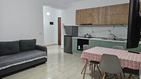 Kitchen or kitchenette, Living room, Seating area, Dining area, oven, stove