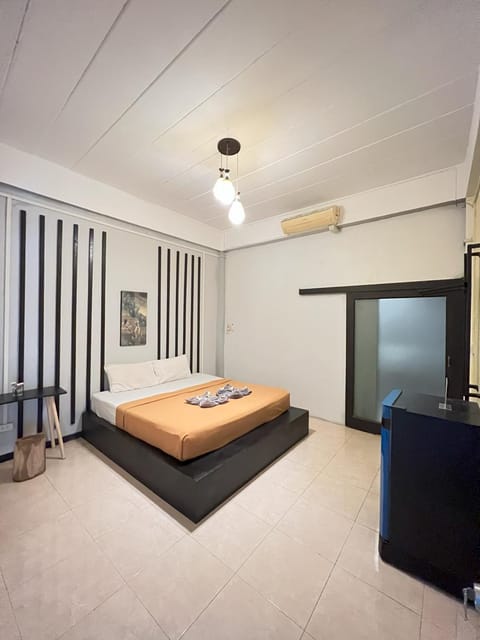 Bed, Photo of the whole room, air conditioner