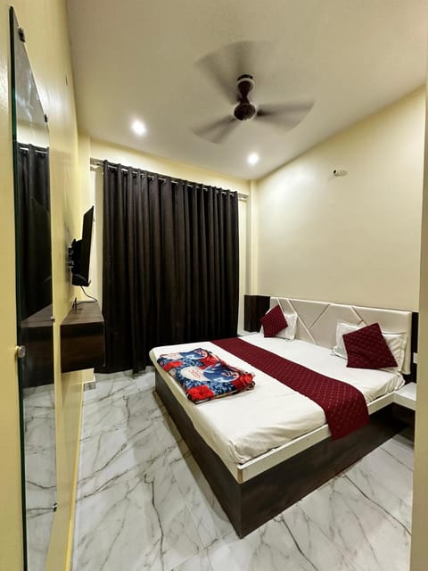 TV and multimedia, Photo of the whole room, Bedroom, air conditioner