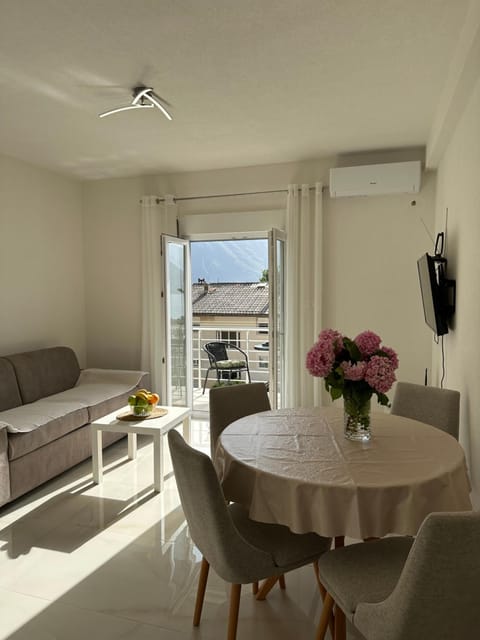 Sunny apartment Apartment in Dobrota