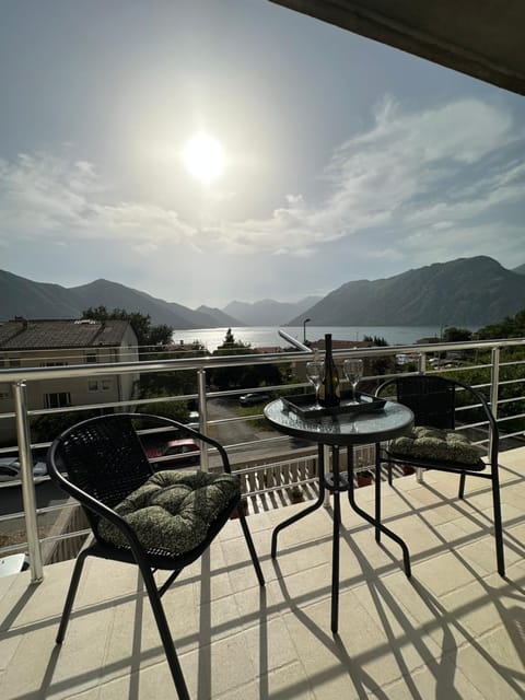 Sunny apartment Apartment in Dobrota