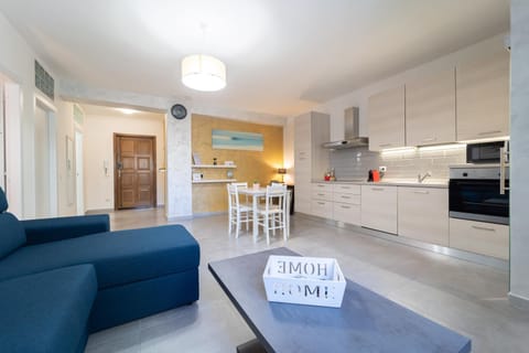 Kitchen or kitchenette, Living room, Seating area, Dining area, dishwasher, oven, stove