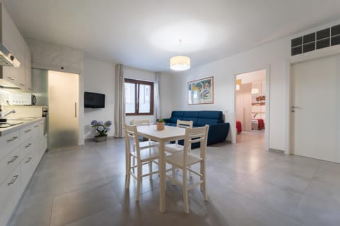 Kitchen or kitchenette, Living room, Seating area, Dining area, stove