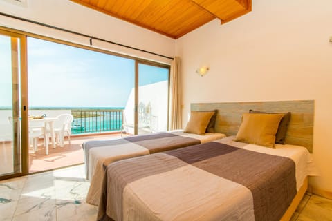 TV and multimedia, Living room, Dining area, Bedroom, River view, Sea view