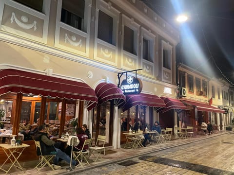 Restaurant/places to eat, Night, City view, City view, Breakfast