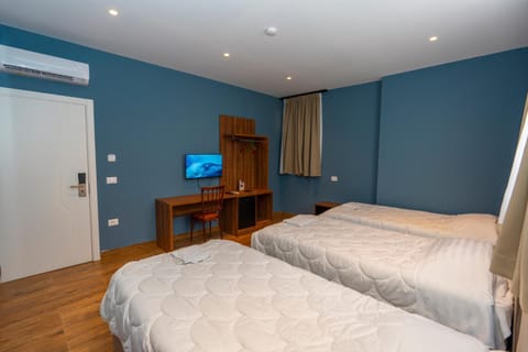 Bed, TV and multimedia, Bedroom, hair dresser